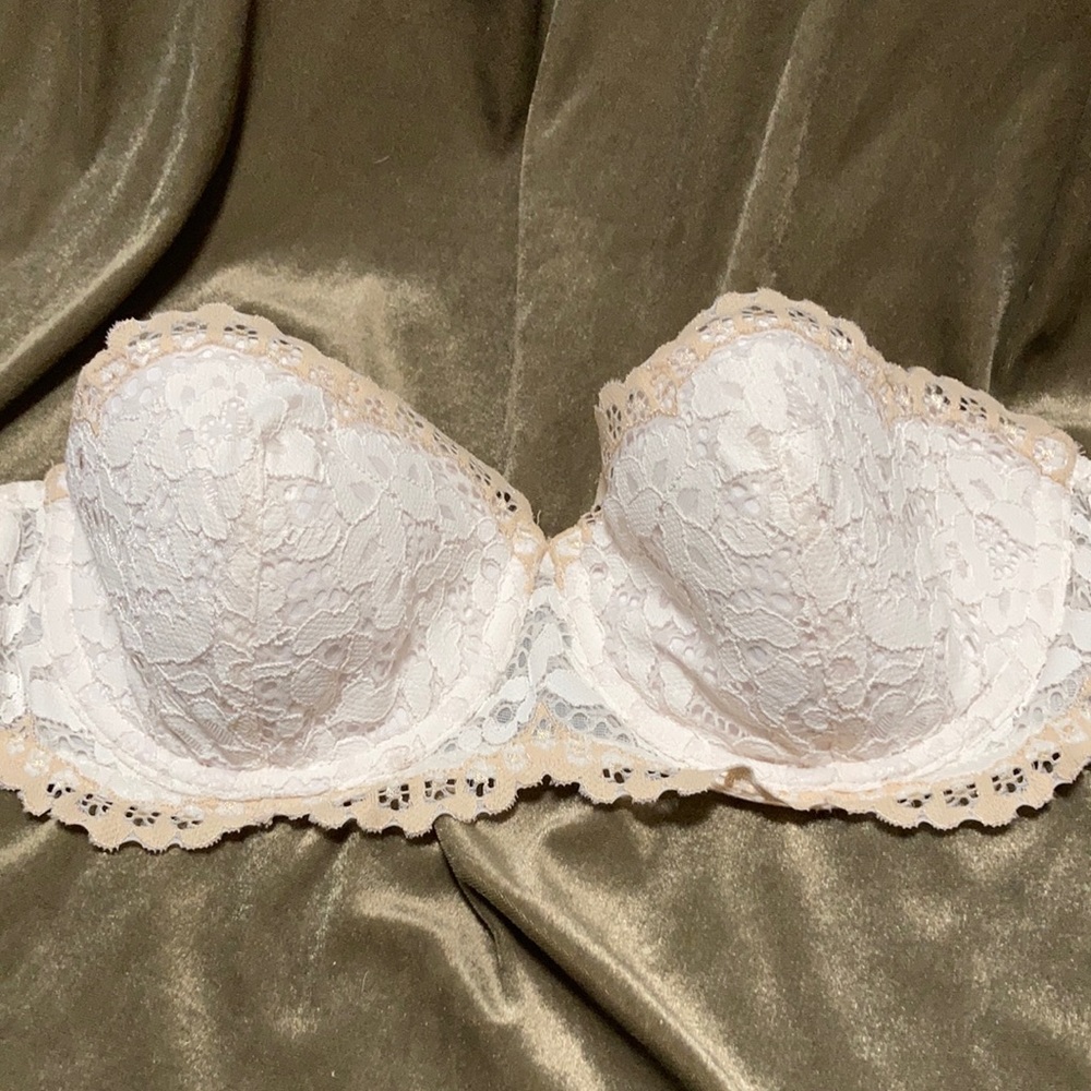 Strapless Victoria’s Secret bra 32D